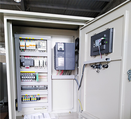 西门子PLC搭载三菱变频器控制柜